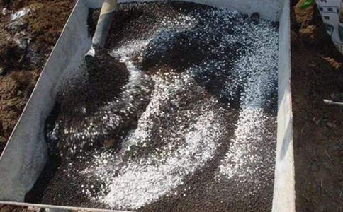 生物菌肥、有机肥和化肥混用